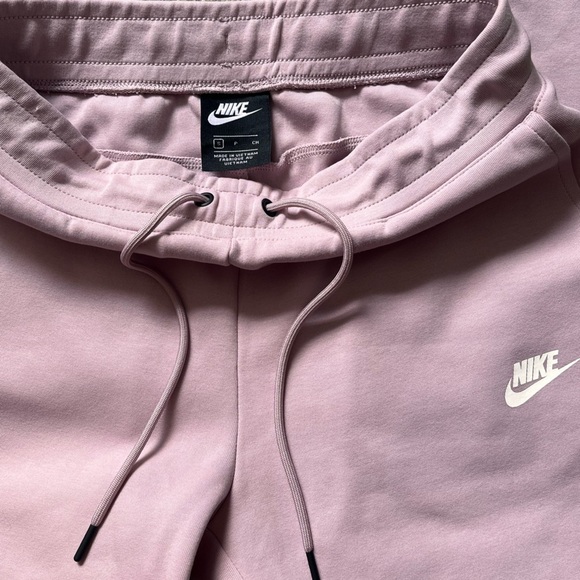 Women’s Nike Tech Fleece Joggers NWOT Size Small - Picture 3 of 10